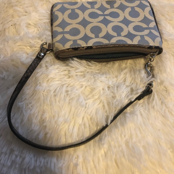 Coach classic C pattern faux snake wristlet - Picture 6 of 11